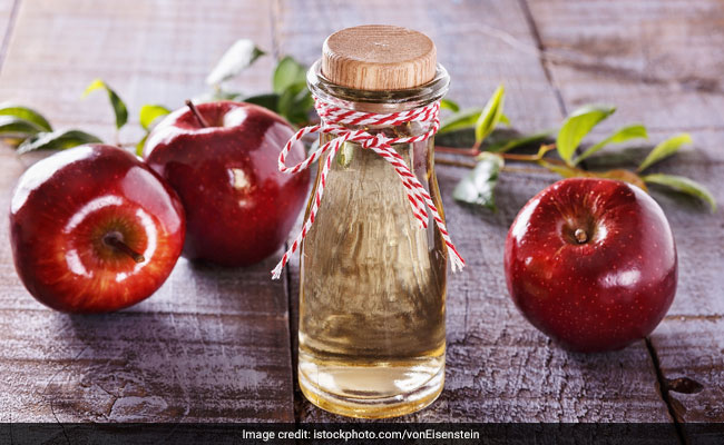 Beauty Tips: बालों के लिए वरदान है Apple Cider Vinegar, जानिए इस्तेमाल करने का तरीका, देखें Video