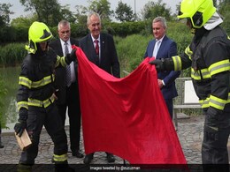 पत्रकारों को नीचा दिखाने के लिए चेक राष्ट्रपति ने अपनाया अजीबोगरीब तरीका पत्रकारों को नीचा दिखाने के लिए चेक राष्ट्रपति ने अपनाया अजीबोगरीब तरीका