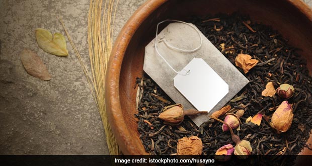 Nutritionists say bagged tea has more preservatives than leaf tea.