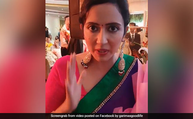 मुंबई की शादी को देख दिल्ली वालों को कोसने लगी ये महिला, वायरल हुआ VIDEO