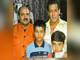 When 'Dancing Uncle' Met Salman Khan On <i>10 Ka Dum</i> Set. Pic Here When 'Dancing Uncle' Met Salman Khan On <i>10 Ka Dum</i> Set. Pic Here