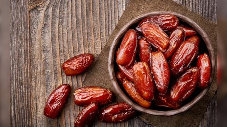 दूध, दही नहीं इस चीज के साथ खा लीजिए रोज 2 खजूर, इसके बाद जो होगा वो कर देगा आपको हैरान