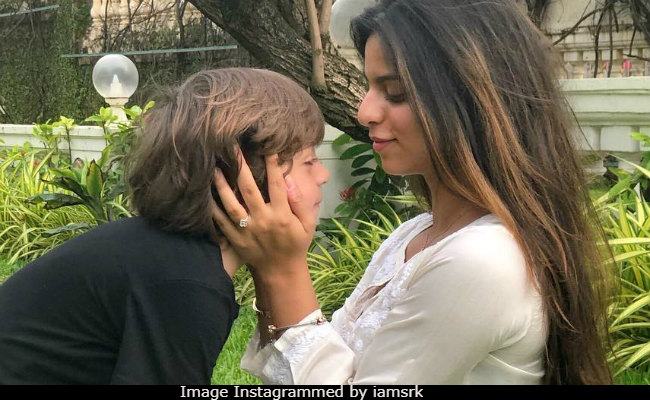 Raksha Bandhan 2018: Cute As Suhana And AbRam Are, It's Shah Rukh Khan's Message That Wins Rakhi