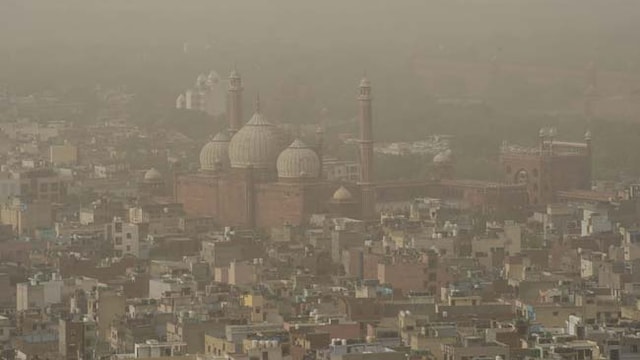 Air quality index in Delhi reached 347, entering the very poor category