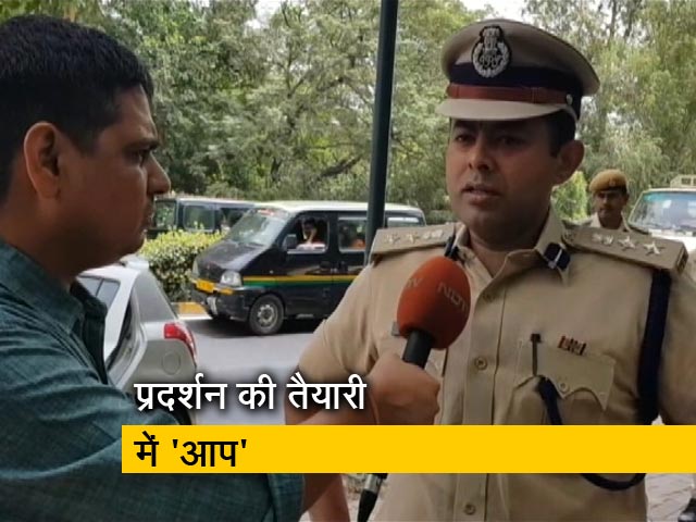 'आप' पीएम आवास तक जाने की तैयारी में, धारा 144 लागू