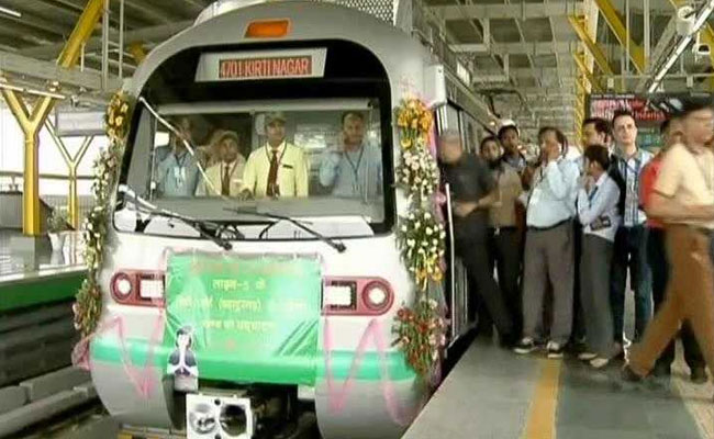 Delhi Metro's First-Of-Its-Kind Halt Platforms To Connect Pink, Green Lines