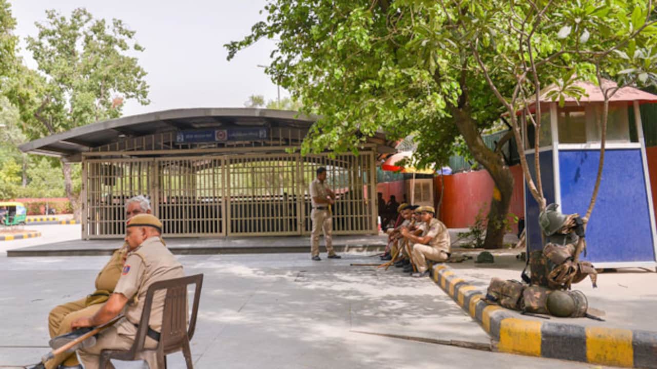 17 Delhi Metro Stations Closed Third Day Amid Security Alert Over Protest