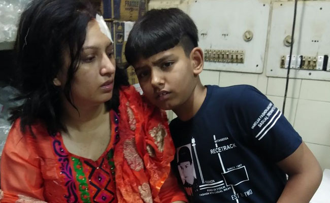 तीस हजारी कोर्ट में पति ने किया पत्नी पर हमला, बीच बचाव में आए बच्चे को भी लगी चोट