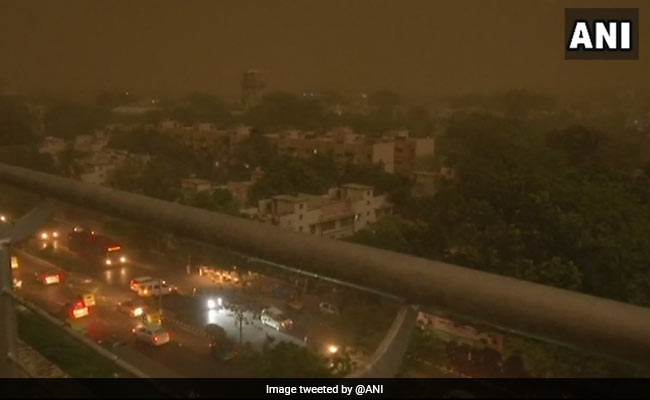 Delhi Weather: Rain, Dust Storm Hit Delhi With Strong Winds, 35 Flights Diverted