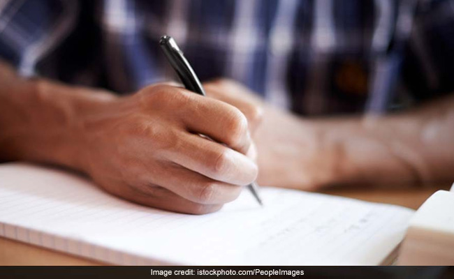 Writing Style Of 2 Marathi Letters With "Hindi Influence" To Be Changed