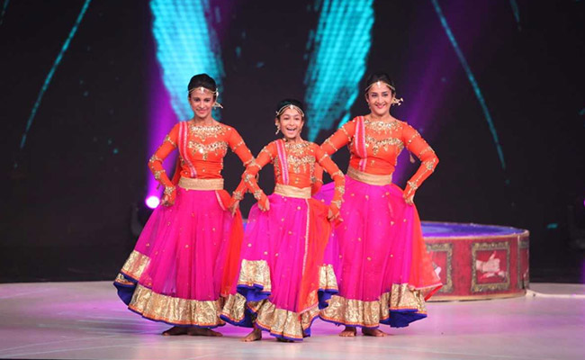 Dhadak: जाह्नवी कपूर की 'धड़क' के 'झिंगाट' पर इन लड़कियों ने किया कथक डांस, डायरेक्टर को हुआ ये पछतावा