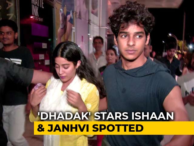 Fans Couldn't Stop Taking Selfies With Ishaan & Janhvi