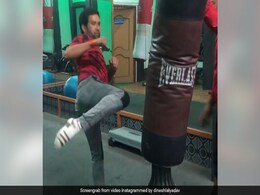 Video: टाइगर श्रॉफ को टक्कर देने को तैयार निरहुआ सुपरस्टार, बोले- कुकुर बिलार सावधान आ रहा है 'शेर-ए-हिन्दुस्तान' Video: टाइगर श्रॉफ को टक्कर देने को तैयार निरहुआ सुपरस्टार, बोले- कुकुर बिलार सावधान आ रहा है 'शेर-ए-हिन्दुस्तान'