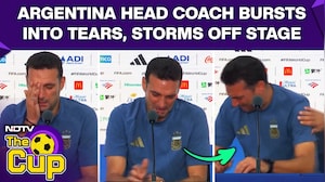 Spain Vs Argentina | Argentina Head Coach Scaloni Bursts Into Tears, Storms Off Stage