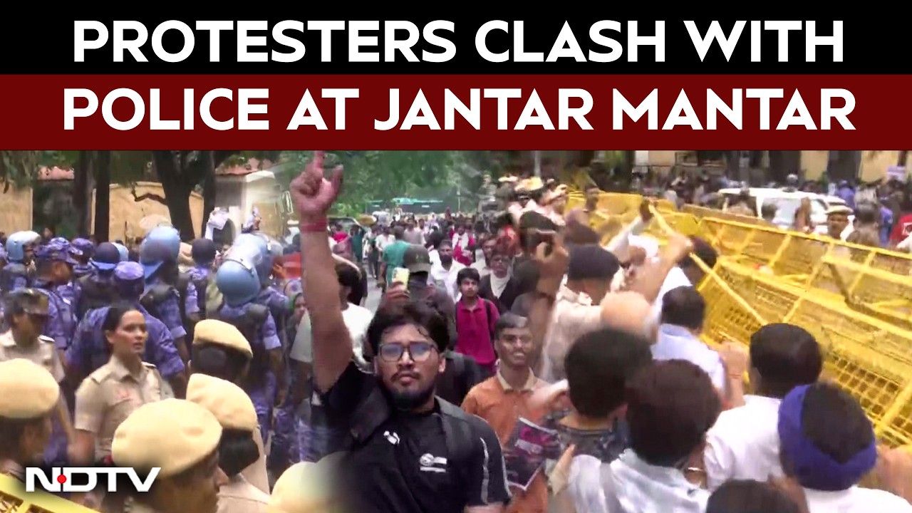 Lathicharge By Cops, Chaos Ahead Of CJP's March To Parliament