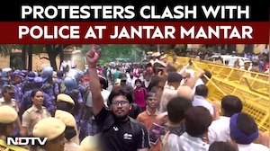Lathicharge By Cops, Chaos Ahead Of CJP's March To Parliament