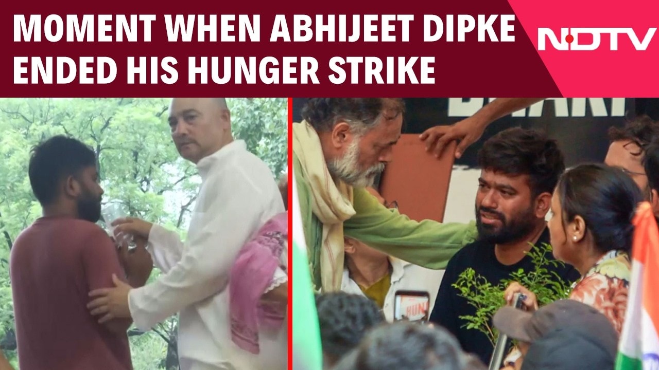 CJP Leader Protest | Moment When CJP Leader Abhijeet Dipke Ended His Hunger Strike At Jantar Mantar