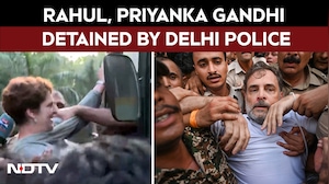 Congress Protest | Rahul, Priyanka Gandhi Detained By Delhi Police Over Protest Outside PM's House