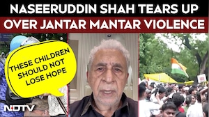 Veteran Actor Naseeruddin Shah Gets Emotional Over Jantar Mantar Violence