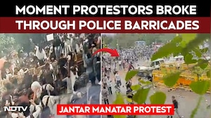 Moment Protestors Broke Through Police Barricades Near Delhi's Jantar Mantar