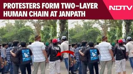 Human Chain At Janpath As Security Tightens Around Protest