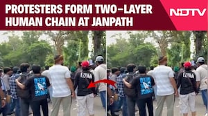 Human Chain At Janpath As Security Tightens Around Protest