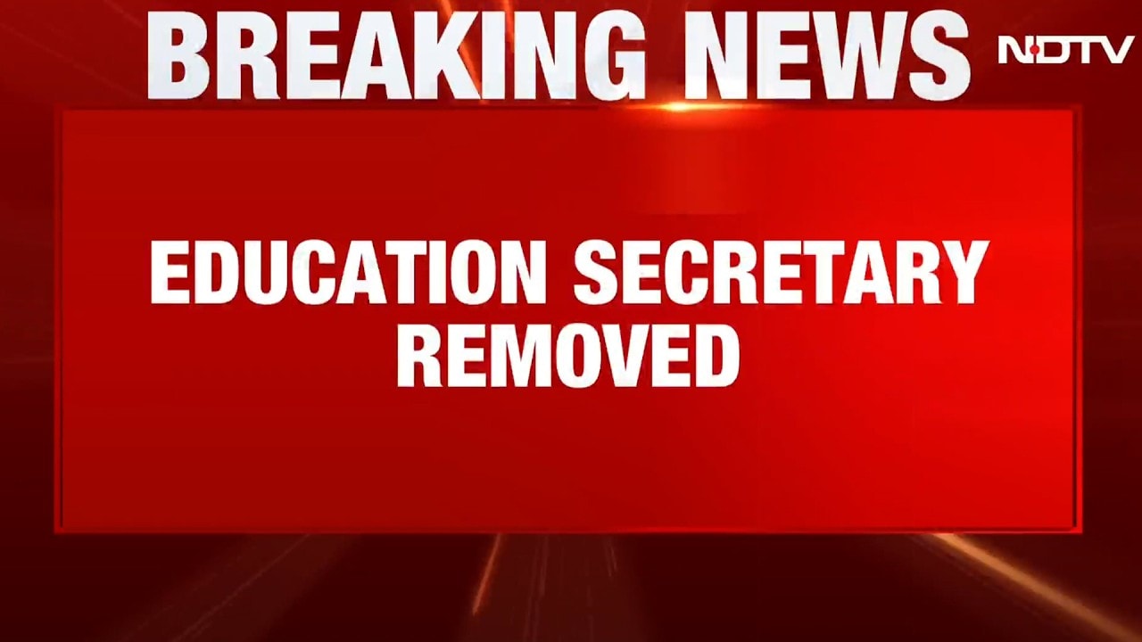 Education Secretary Replaced By Centre Amid CJP Protests Against Paper Leaks