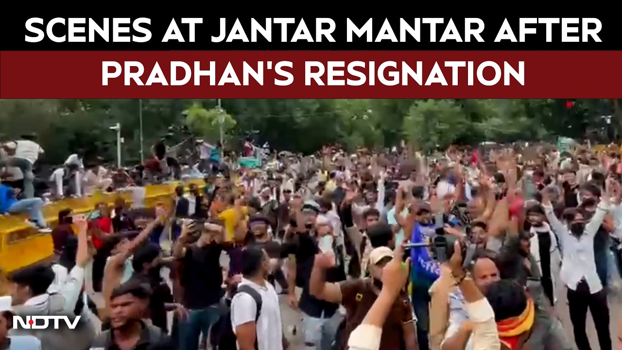 Jantar Mantar News | Protesters At Jantar Mantar Celebrate After Dharmendra Pradhan's Resignation