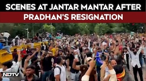Jantar Mantar News | Protesters At Jantar Mantar Celebrate After Dharmendra Pradhan's Resignation