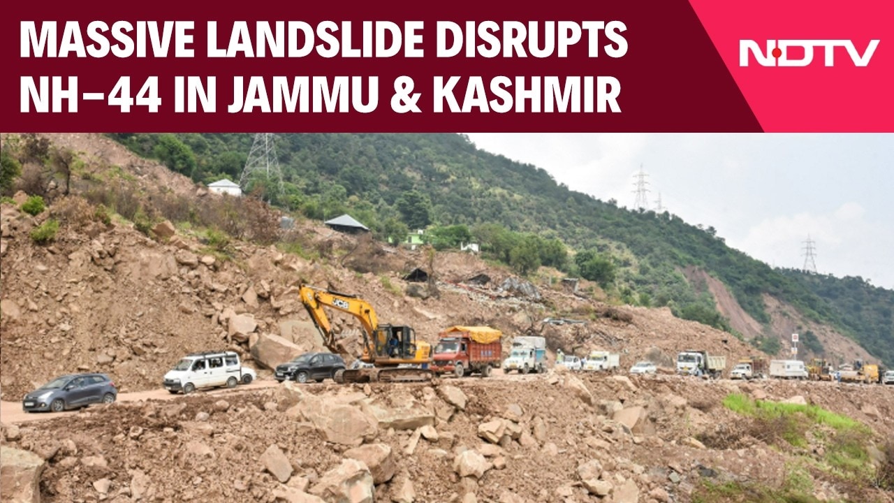 Massive Landslide Disrupts NH-44 In Jammu & Kashmir, Restoration Work On