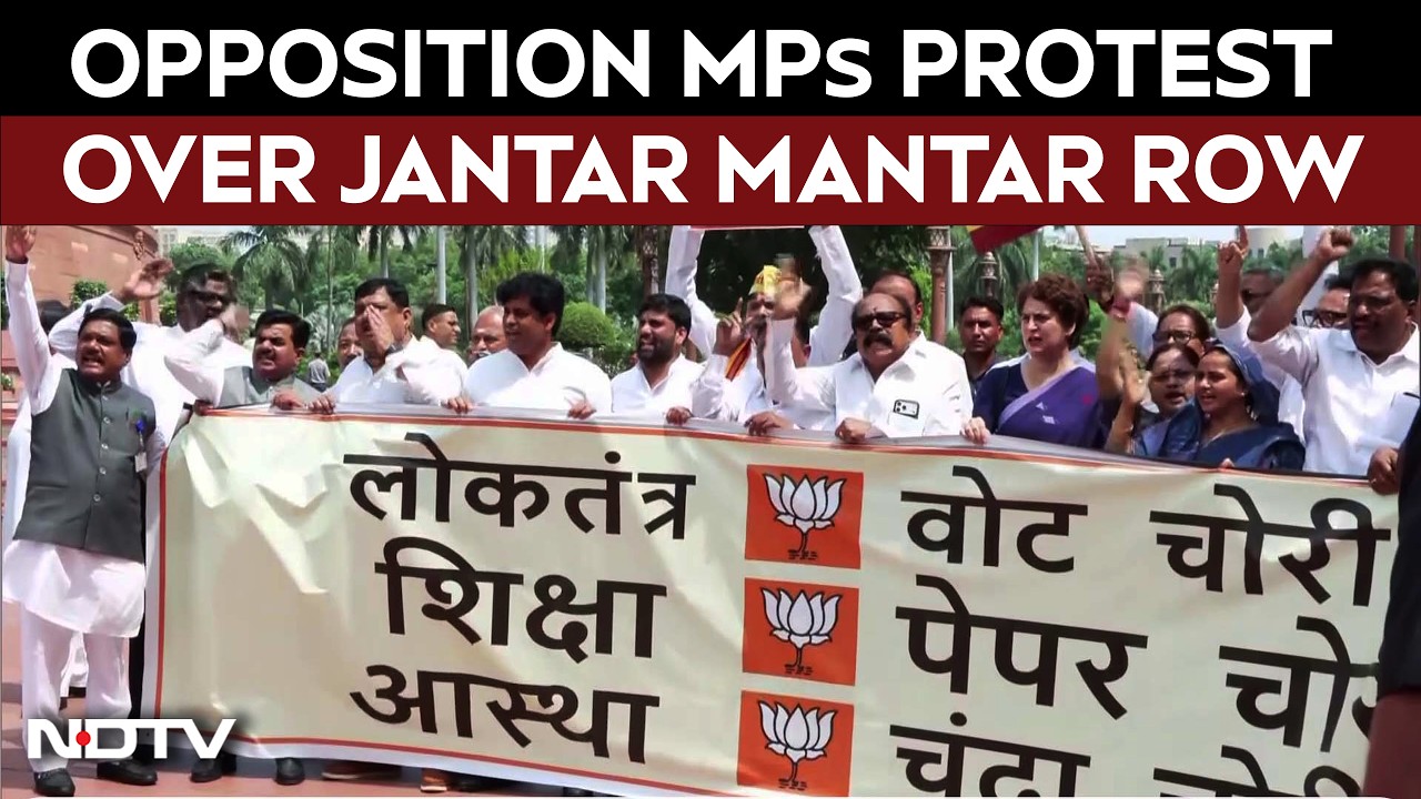 Parliament News | Priyanka Gandhi, Opposition MPs Protest At Parliament Over Jantar Mantar Incident