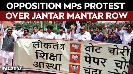 Priyanka Gandhi, Opposition MPs Protest At Parliament Over Jantar Mantar Incident