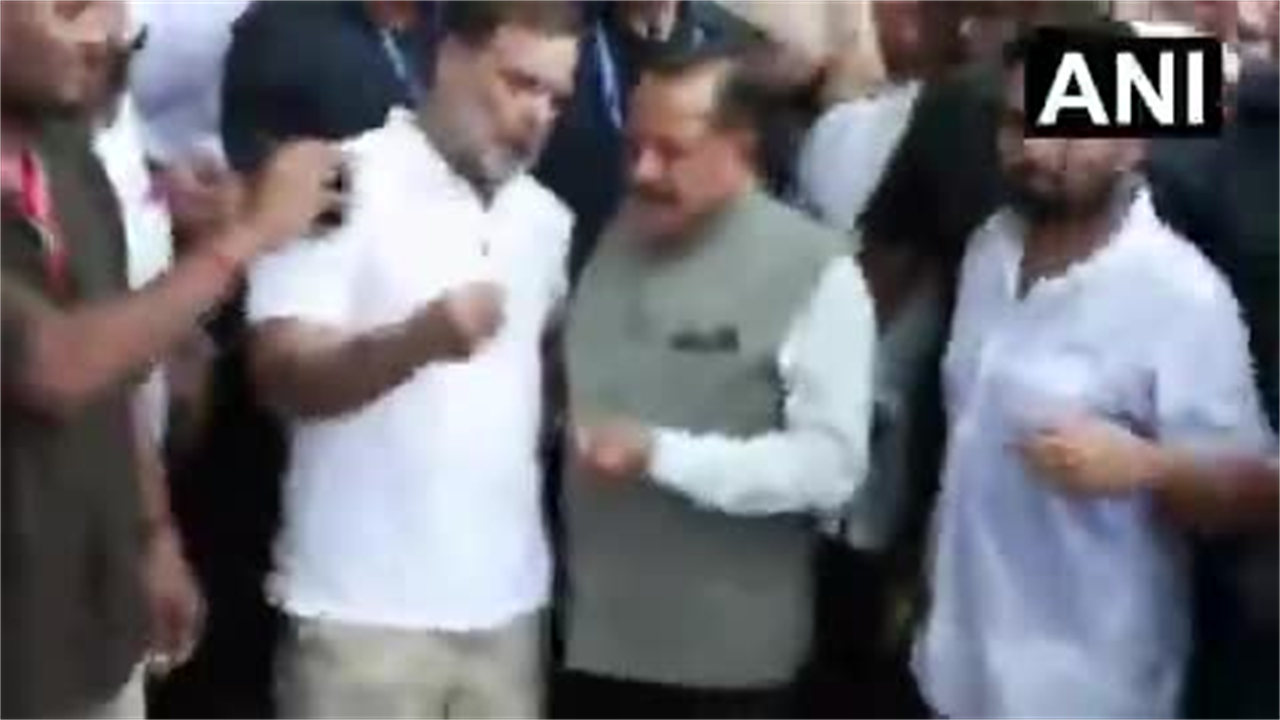लोक कल्याण मार्ग पहुंचे केंद्रीय मंत्री जितेंद्र सिंह, राहुल गांधी से की बातचीत