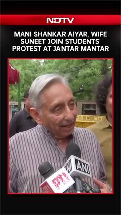 Mani Shankar Aiyar and His Wife Suneet Join CJP Protest At Jantar Mantar, Call It &ldquo;Janta Ki Awaaz&rdquo;