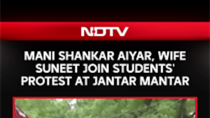 Mani Shankar Aiyar and His Wife Suneet Join CJP Protest At Jantar Mantar, Call It &ldquo;Janta Ki Awaaz&rdquo;