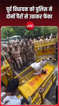 पैरों से उठाकर पटका, CJP प्रोटेस्&zwj;ट में पूर्व  विधायक से ऐसा सलूक?