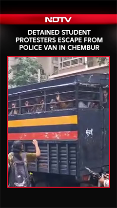 Chembur News | Detained Student Protesters Escape From Police Van In Chembur