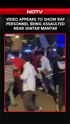 CJP Protest | Jantar Mantar Protest Turns Violent? Video Shows Injured RAF Personnel Amid NEET Demonstration