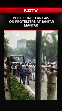 CJP Jantar Mantar Protests | Police Fire Tear Gas, Lathicharge Protesters At Jantar Mantar