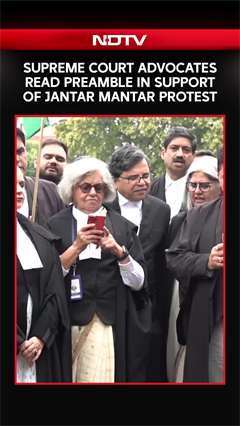 Supreme Court Advocates Read Preamble In Support Of Jantar Mantar Protest