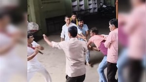 बिजासन मंदिर आए श्रद्धालुओं पर बरसे लाठी-डंडे