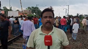 ट्रेन से टकराई स्कूली वैन और 50 मीटर तक खिसकी... मुर्शिदाबाद में दर्दनाक हादसा- Ground Report