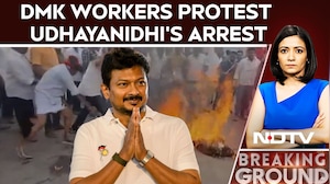 DMK Workers Throw Slippers At Police, Burn Effigy Over Udhayanidhi's Arrest