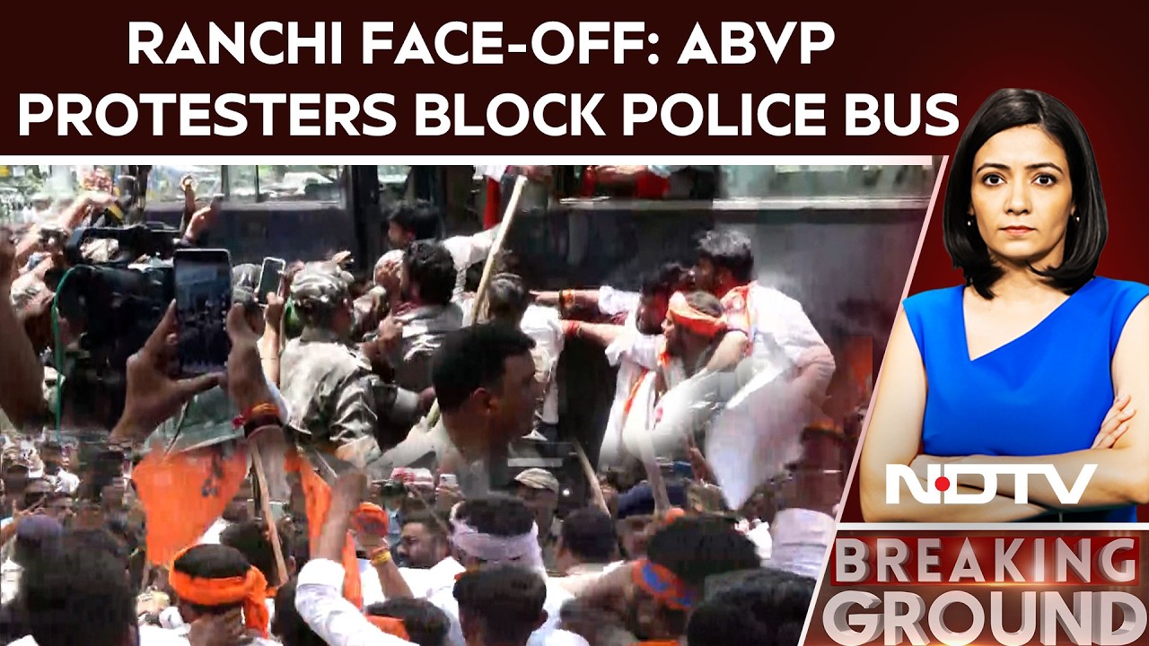 Ranchi Protest | Jharkhand Student Protest: ABVP Workers Block Police Bus, Face-Off Escalates