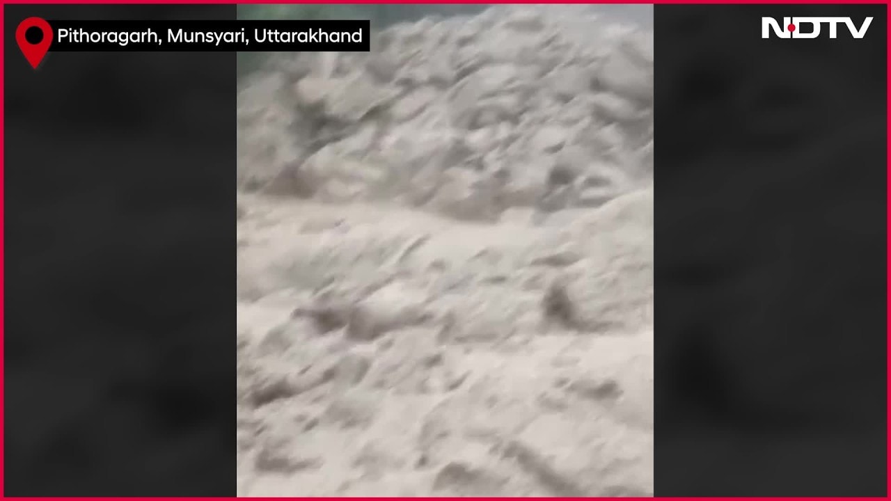 "Bhaago, Bhaago...": Heavy Rains Triggers Flash Floods In Munsyari, Uttarakhand