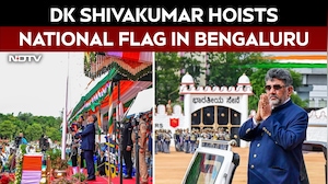Independence Day 2026 | Karnataka CM DK Shivakumar Hoists National Flag At Manekshaw Parade Ground