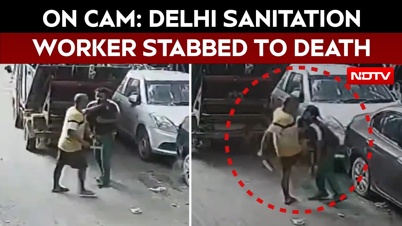 Delhi Murder News | On Camera, Delhi Sanitation Worker Stabbed To Death, Colleagues Stage Protest