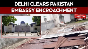 Delhi Clears Structures Outside Pakistan High Commission Amid India-Pak Tensions