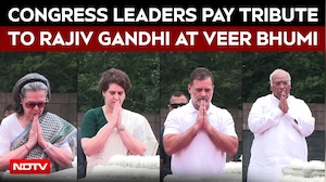 Congress Leaders Pay Tribute to Former Indian Prime Minister Rajiv Gandhi At Veer Bhumi