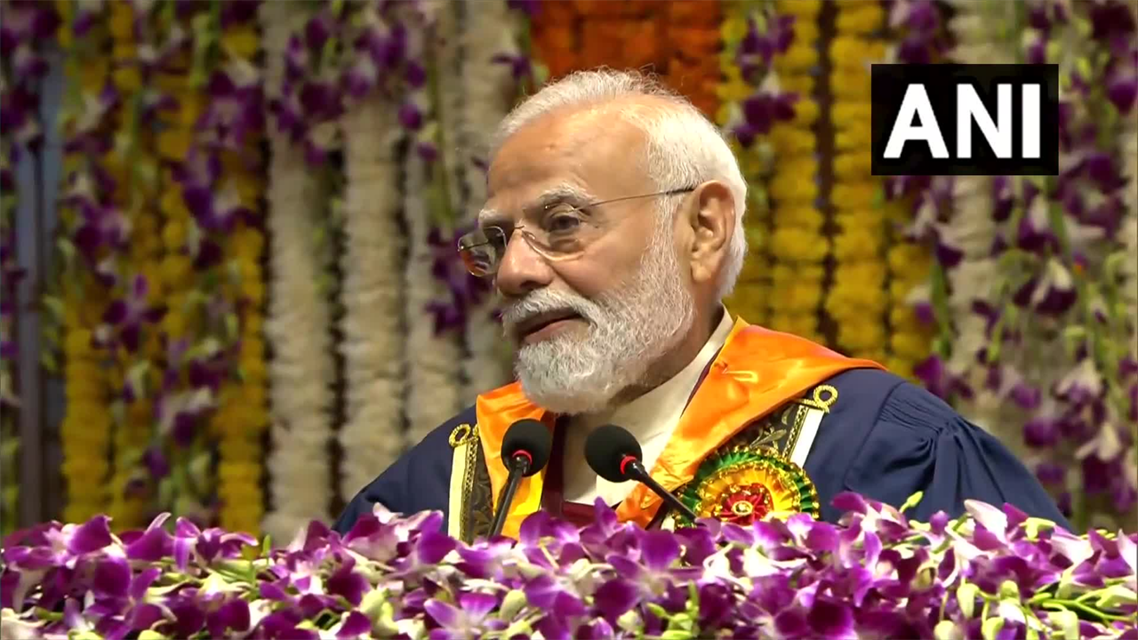 IIT दिल्ली के छात्रों से PM मोदी बोले: जिंदगी की परीक्षा में सब कुछ ‘Out of Syllabus’ होता है